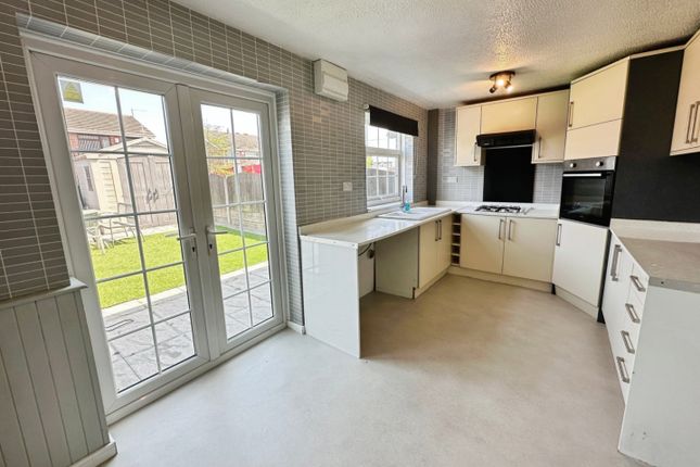 13, Staveley Close, Bucknall, Stoke-On-Trent photo 4