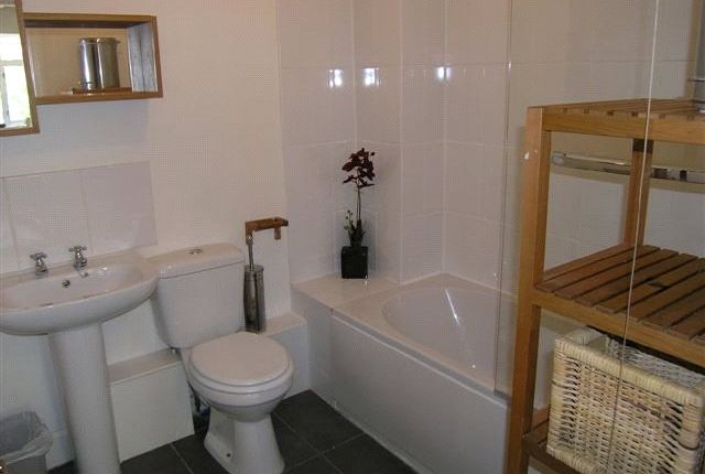 G18JK100210,, Trewince Road, Raynes Park photo 3