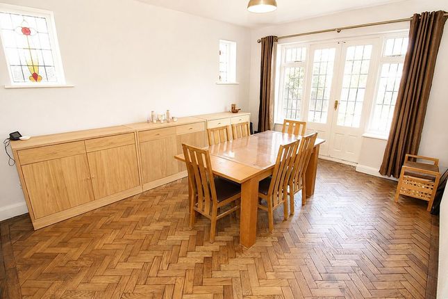 25, Fiddicroft Avenue, Banstead photo 4