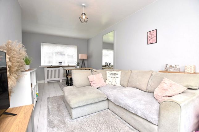 Chandler Close, Batley photo 3