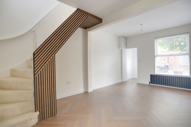 93, Moselle Avenue, London photo 4