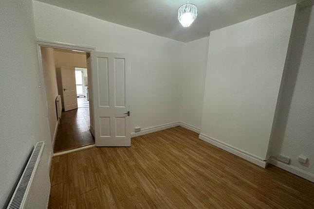 45, Beech Road, Luton photo 2