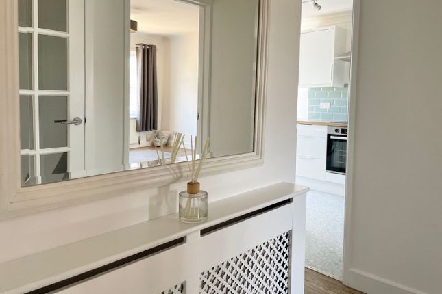 24, Ryecroft Gardens, Camberley photo 4
