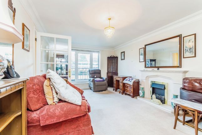 Flat 21,,, Pegasus Court, Caterham photo 2