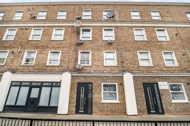 Flat to rent in Elgin Avenue, Maida Vale, London
