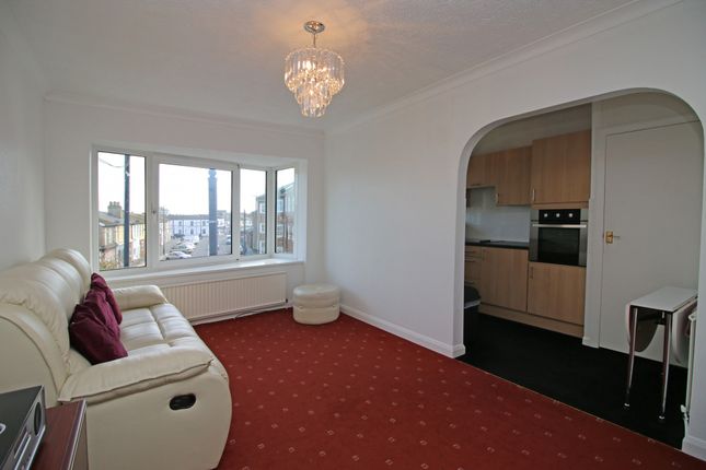 Flat 8, Lyndale Court, Fleetwood photo 2