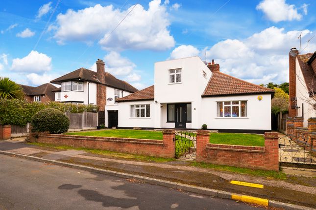 Thumbnail Detached house to rent in Brook Rise, Chigwell, Essex