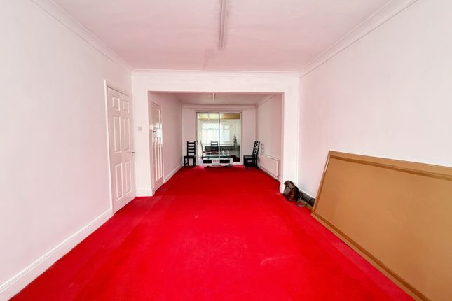 12, Deanscroft Avenue, London photo 5