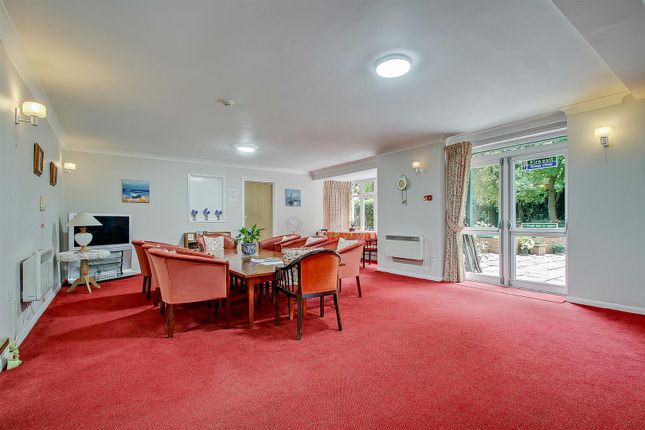 Hyde Court, Flat 31, Friern Barnet Lane, London photo 3