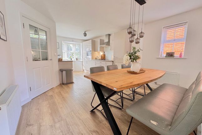 28 Hamble Rise, Southampton photo 3