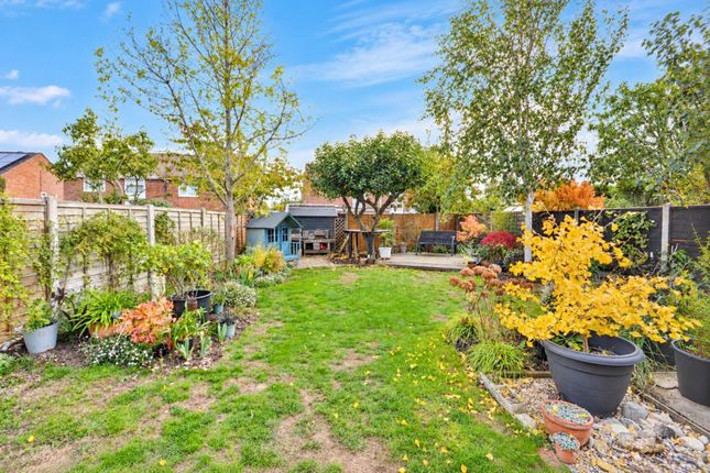 Glebeland Drive, Tewkesbury photo 2