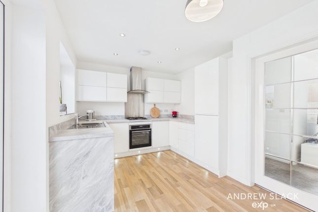 37, Red Fox Avenue, Sutton in Ashfield photo 4