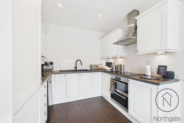 10 Youens Crescent, Newton Aycliffe photo 4