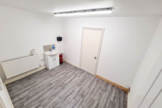 Thumbnail Room to rent in London Road, Neath