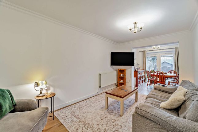 7, Hammond Drive, Cheltenham photo 2