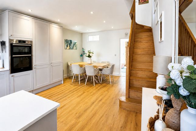 28, St Thomas Road, South Farmbridge photo 4