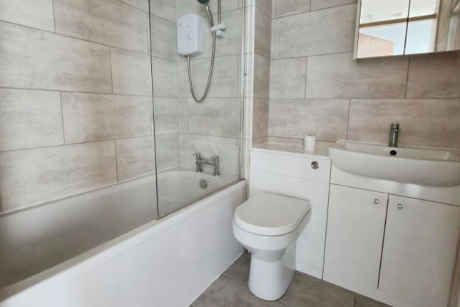 74, Mellor Way, Oldham photo 4