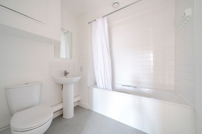 801 Elizabeth Fry Apartments, 14, Kings Road, London photo 4