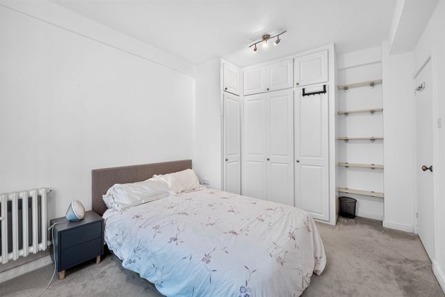 Flat 203, Latymer Court, Hammersmith Road, London photo 4