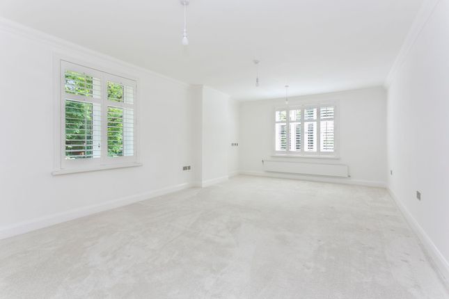 8 Ascot Corner Wells Lane, Ascot photo 3