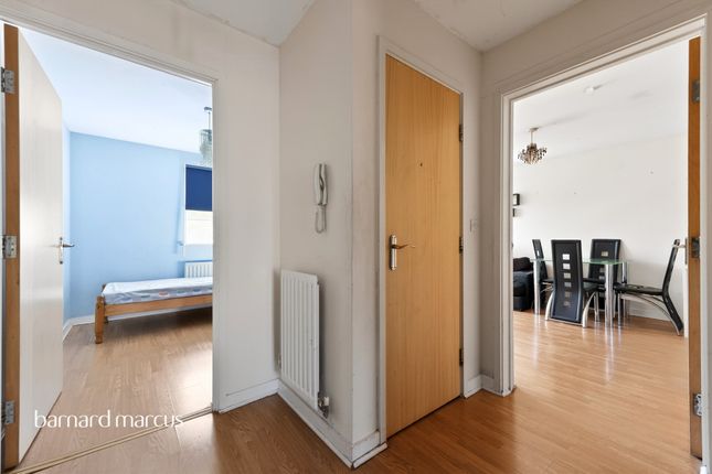 Flat 17, Hayden Court, Chertsey Road, Feltham photo 4
