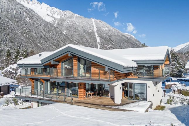 Chalet for sale in Chamonix-Mont-Blanc, Les Praz, 74400, France