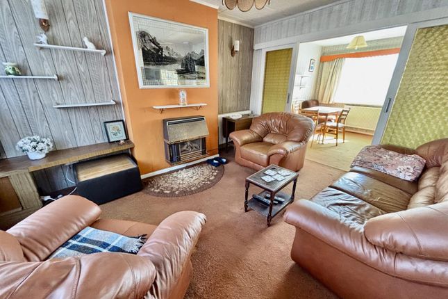 39, Nickleby Close, Rochester photo 3