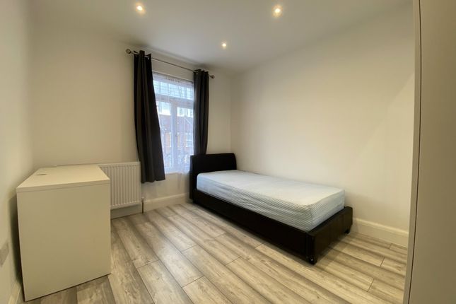 Room to rent in Wellington Road, Harrow