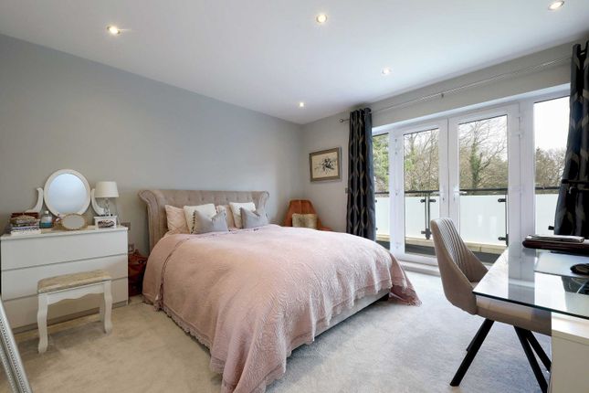 Flat for sale in Amersham Road, Beaconsfield