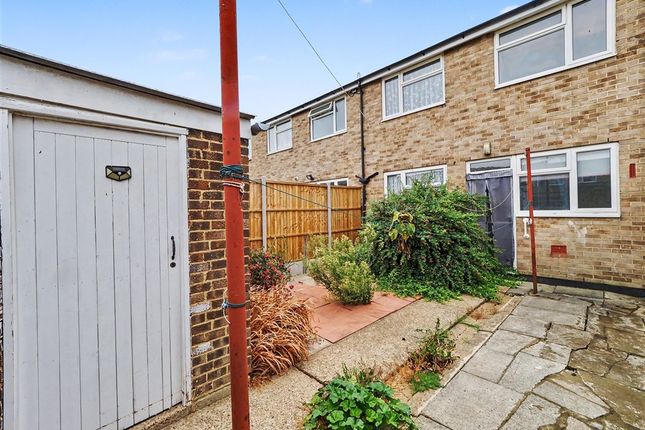 19, Broom Road, SITTINGBOURNE photo 3