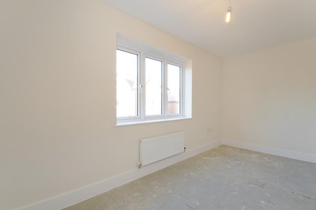 Semi-detached house to rent in Lakeland Drive, Aylesbury