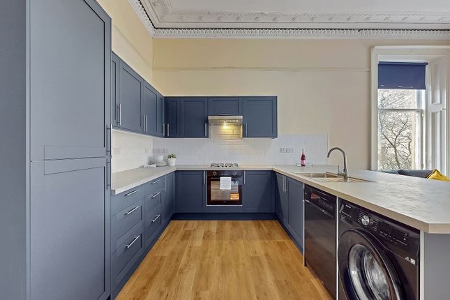 2/2, 4, Southpark Avenue, Glasgow photo 2