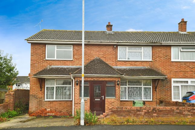 Thumbnail Terraced house for sale in Cranmore Avenue, Swindon