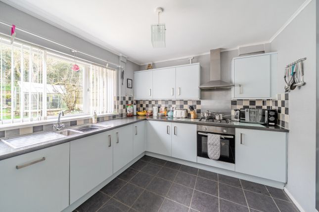 107, Stonebridge Grove, West Yorkshire photo 2
