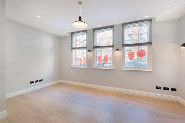 Flat 1a, 68, Shaftesbury Avenue, London photo 3