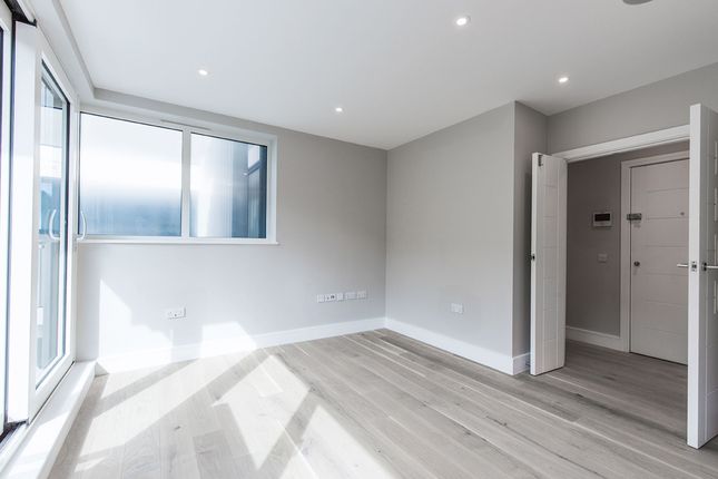 Flat 27 Sidcup House 12-18 Station Road, London photo 4