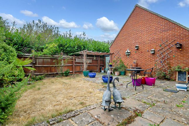 18 Ashmore Avenue, Littlehampton photo 3