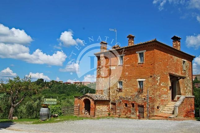 Villa for sale in Montepulciano, Tuscany, 53045, Italy