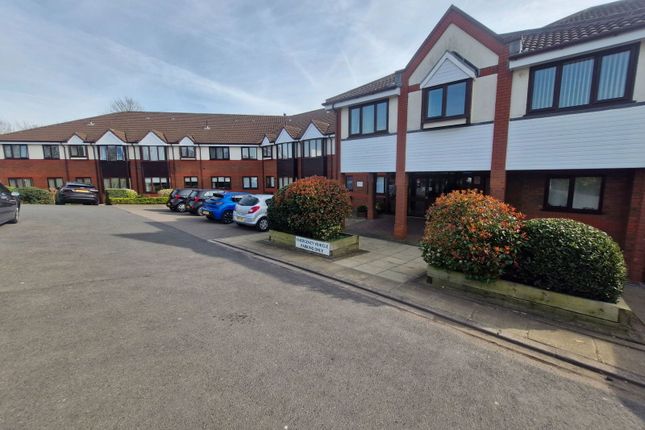 2-bed flat on 16, Beechcroft, Maghull, £130,000