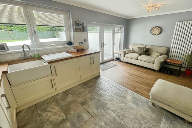 65 Eleanor Close, Bridgend photo 4