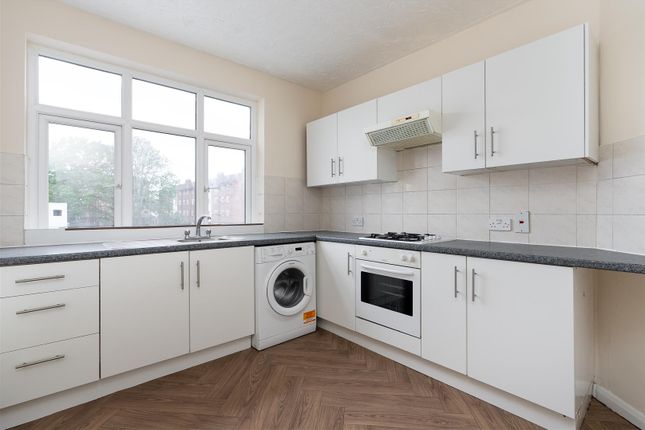 Flat to rent in Rochester Parade, High Street, Feltham