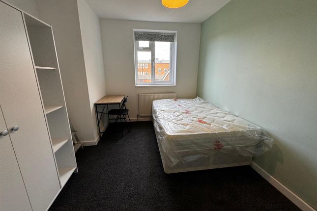 Room to rent in Newcastle Terrace, Framwellgate Moor, Durham