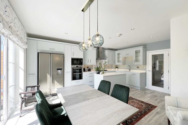 37, Westmount Close, Worcester Park photo 2