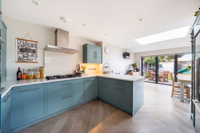 26, Josephs Road, Guildford photo 2