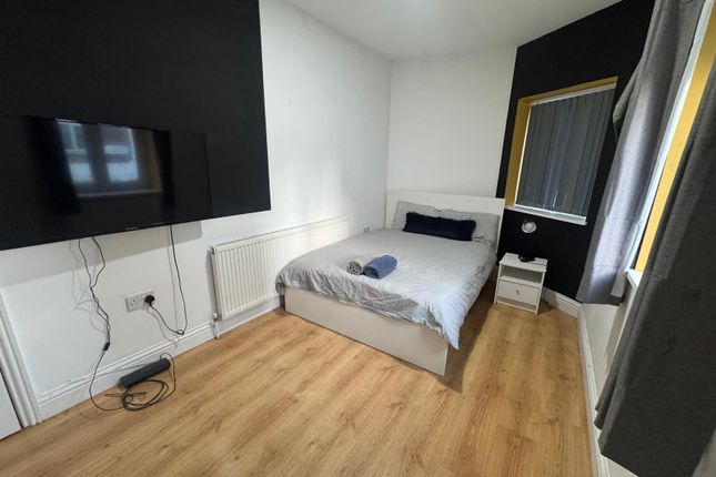 Flat 1, QC , Queens Crescent, London photo 4