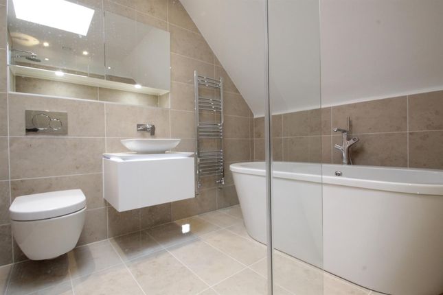 949, High Road, London photo 4