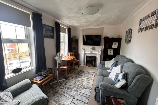 6 Hamilton Court, De La Warr Road, Lymington photo 2