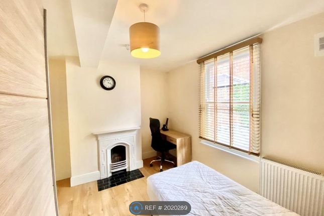 Thumbnail Room to rent in Beaumont Fee, Lincoln