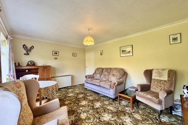 48, Manor Close, Helston photo 4