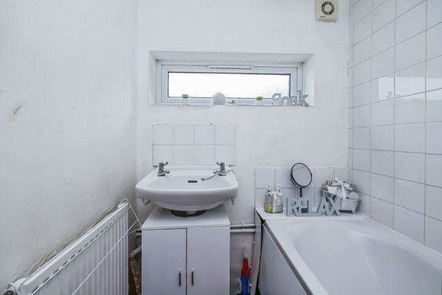13, Hornbeam Gardens, Bulwell, Nottingham photo 4